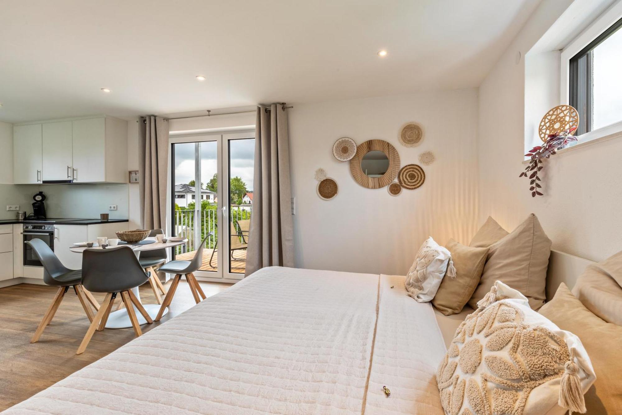 4 Parkside Apartment *